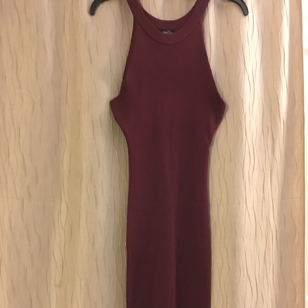 RU21- slimming burgundy dress